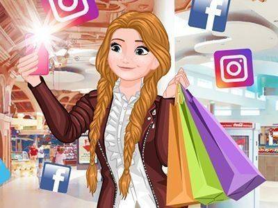 Social Media Star: Dress & Share